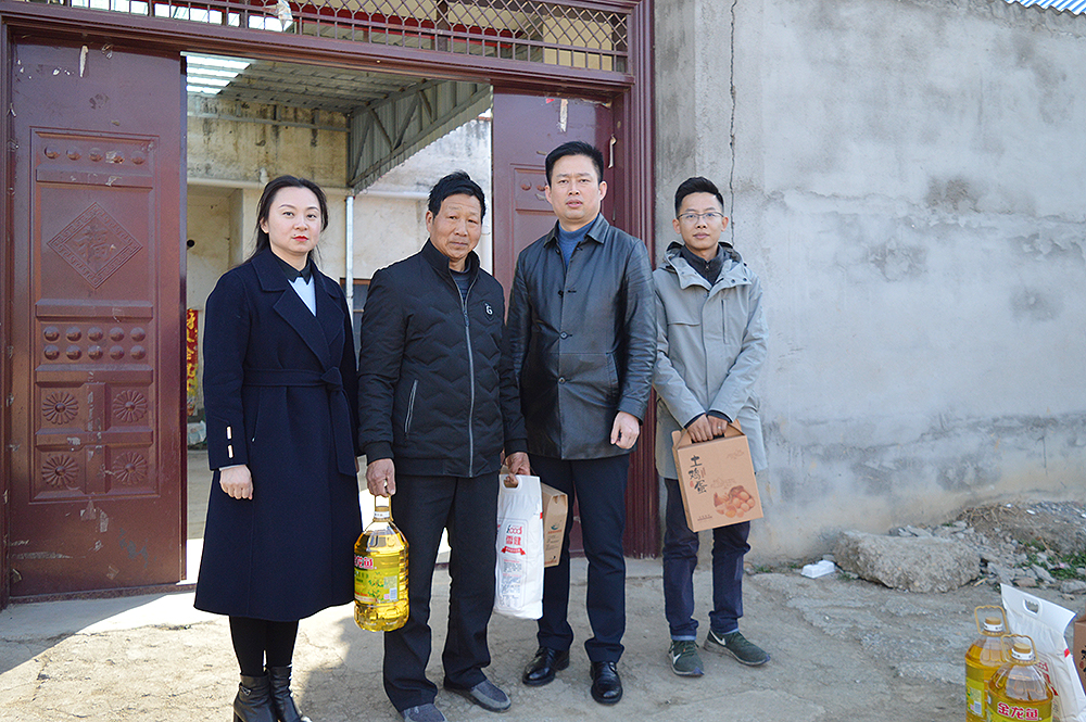 信陽拍賣春節(jié)慰問